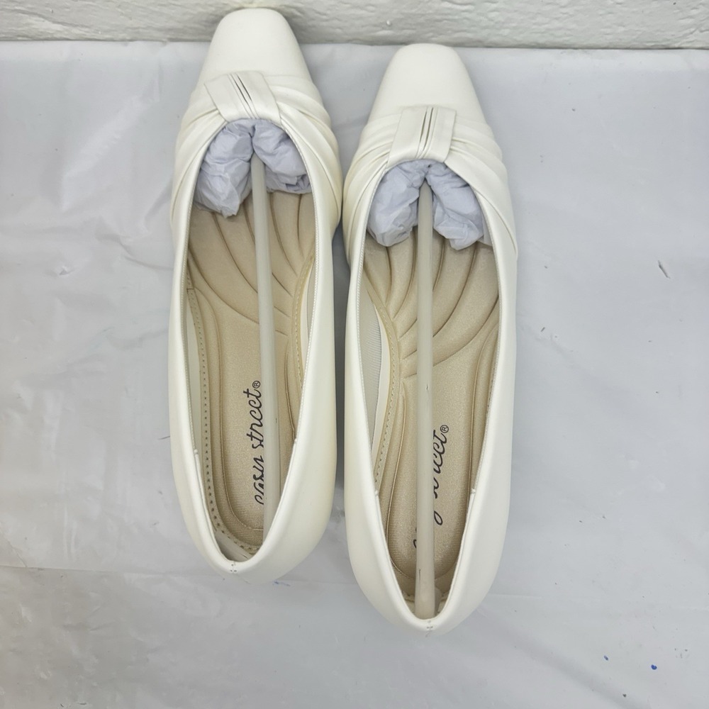 Easy Street Women's Waive Pumps, White 9 M New Low Heel Wedding Spring Summer - Picture 4 of 6